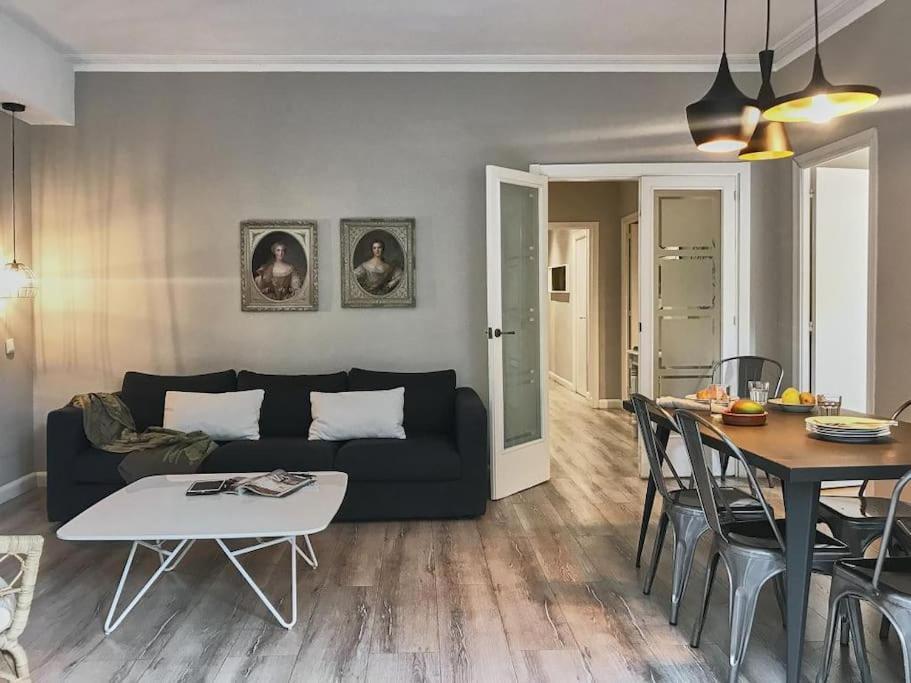 Magnificent 4 Bedroom Apartment In Eixample Barcelona Eksteriør billede