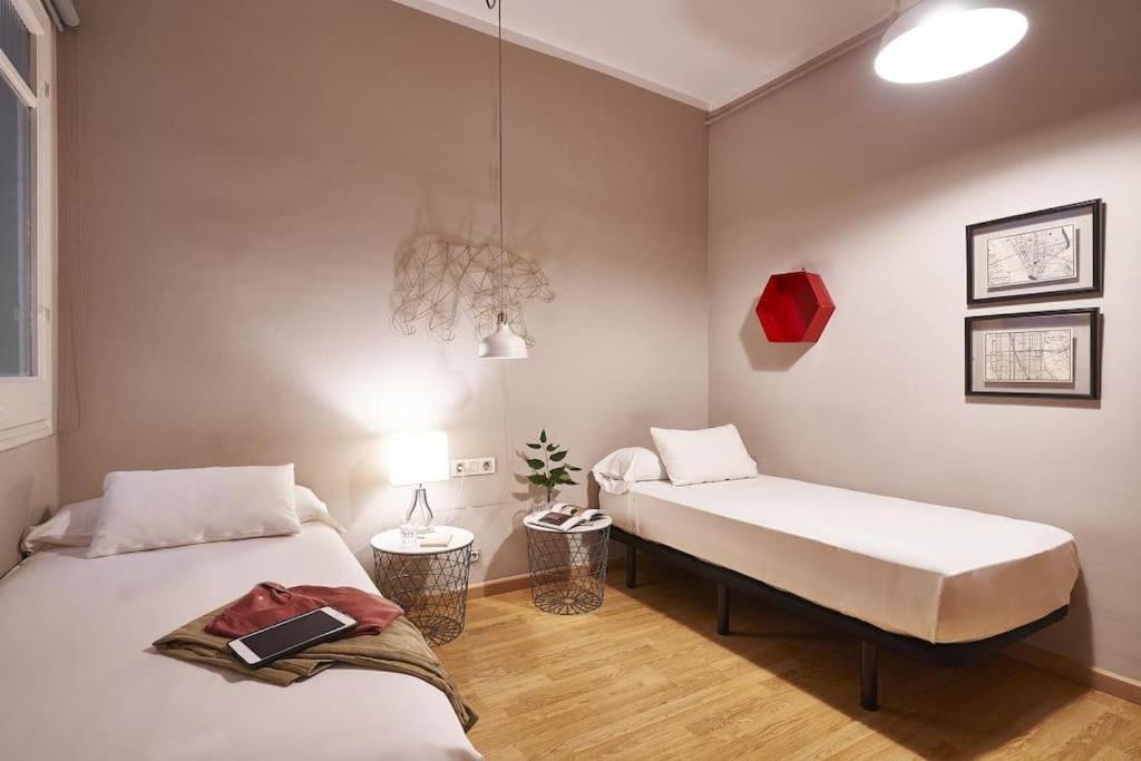 Magnificent 4 Bedroom Apartment In Eixample Barcelona Eksteriør billede